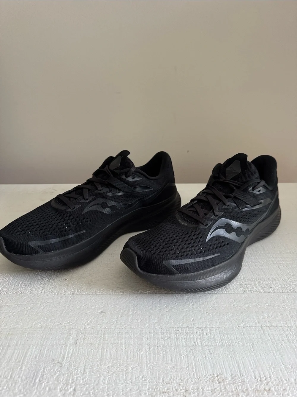 Women’s Saucony Ride 15 Running Shoes. Gently worn.